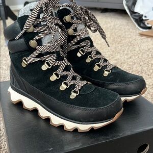 Sorel Kinetic Conquest Women's Black Lace-Up Boots